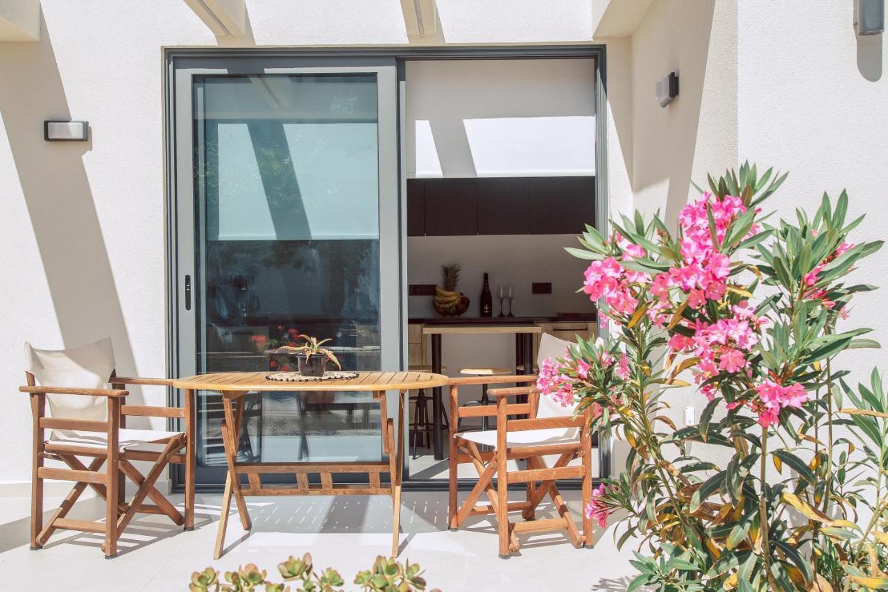 לגאנאס Andromahi Apartments & Suite מראה חיצוני תמונה
